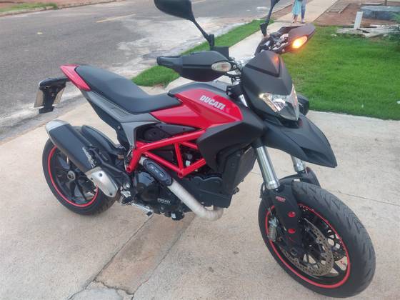DUCATI HYPERMOTARD 821 